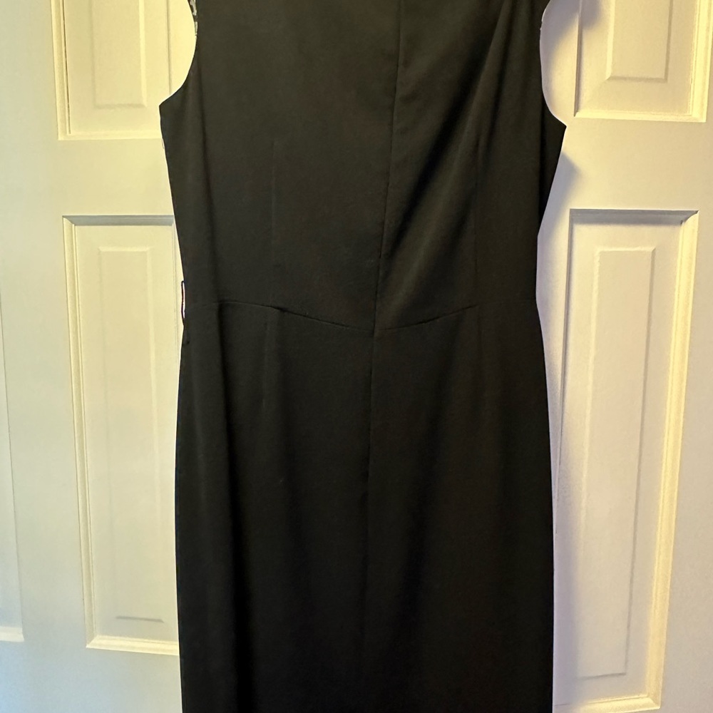 Tahari Sleeveless black dress w pretty green lining - Picture 2 of 4